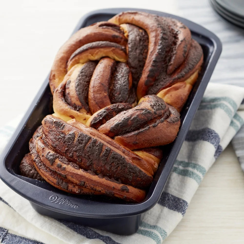 Feature Diamond-Infused Non-Stick Bakeware Set Dishwasher Safe